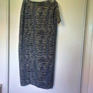 JONES & CO 100% Silk Grey & Black Animal Print Wrap Skirt size 12